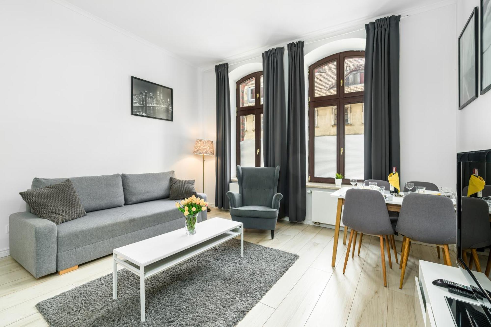 Apartment Old Town Swiety Wojciech Street - By Renters *